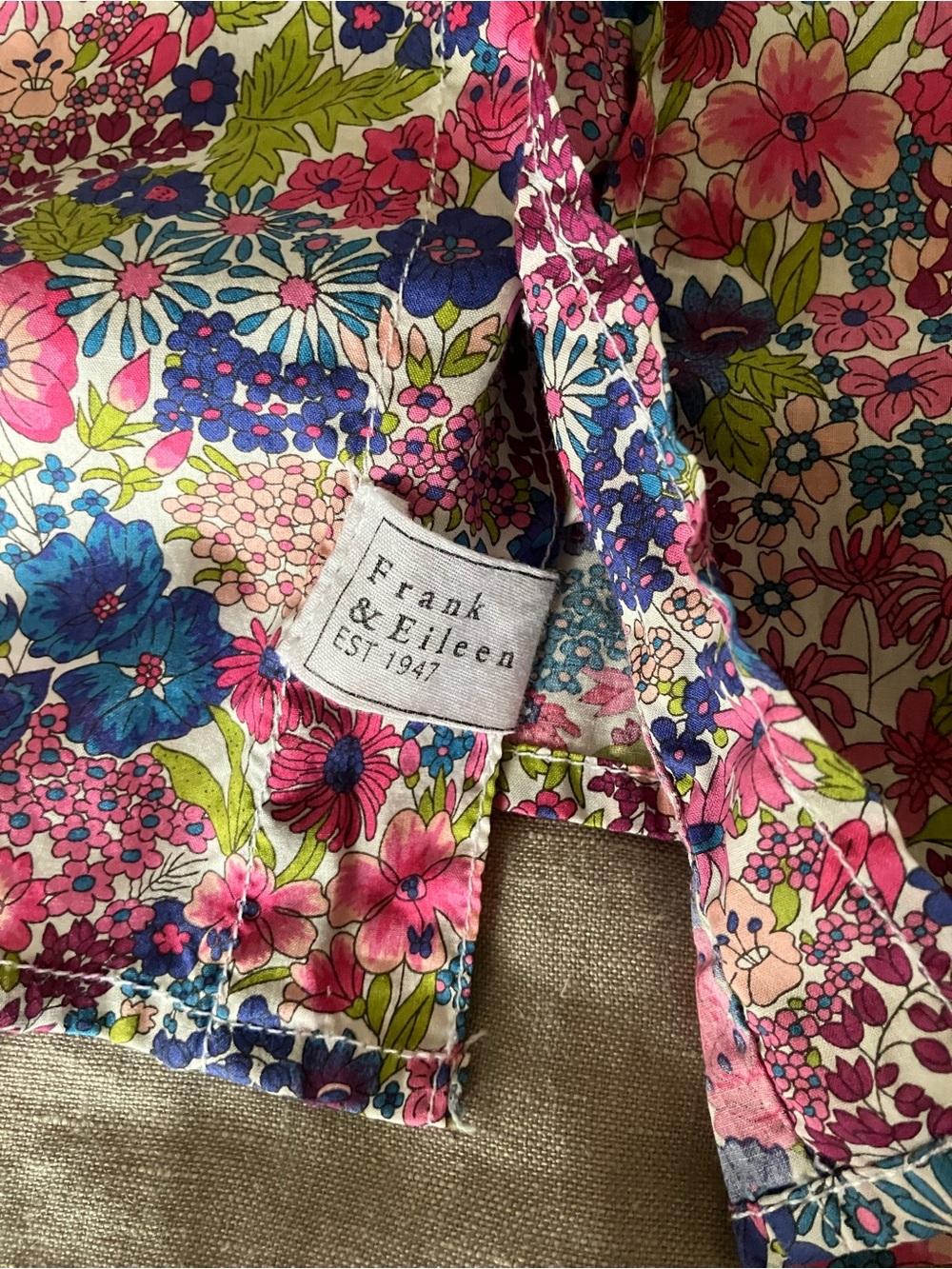 Frank & Eileen Floral Barry Button Down Blouse - Size XS - Picture 5 of 7